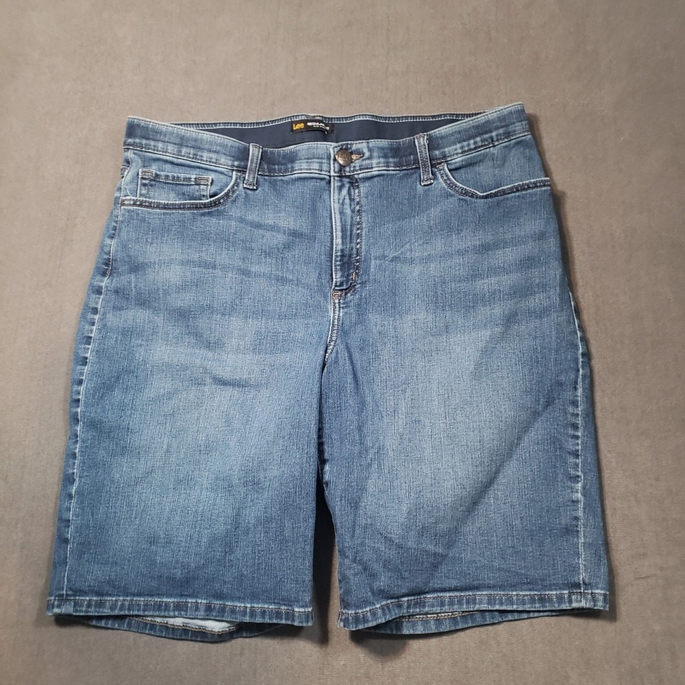 Lee Denim Shorts Womens 18 Medium Blue Flex Motion Mid Rise Regular Fit